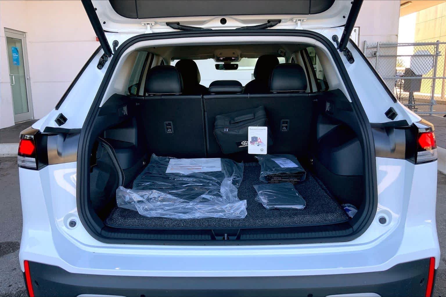 New 2026 Pure White Volkswagen SE image 20