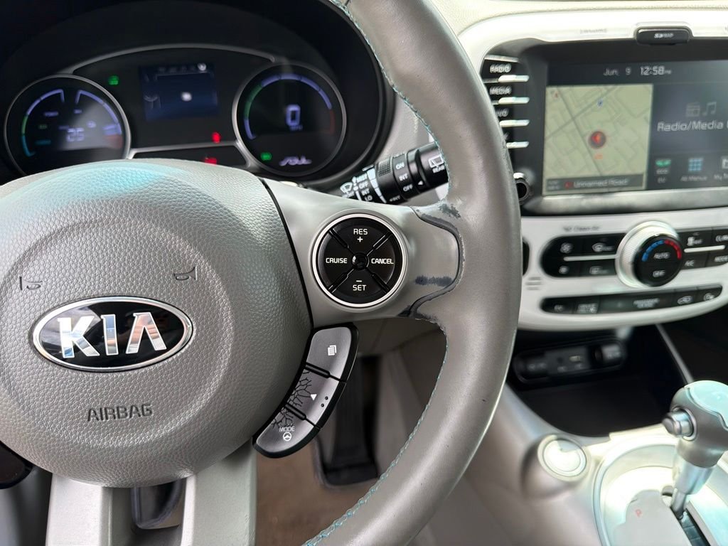 Used 2017 Caribbean Blue w/Clear White Roof Kia Base image 17