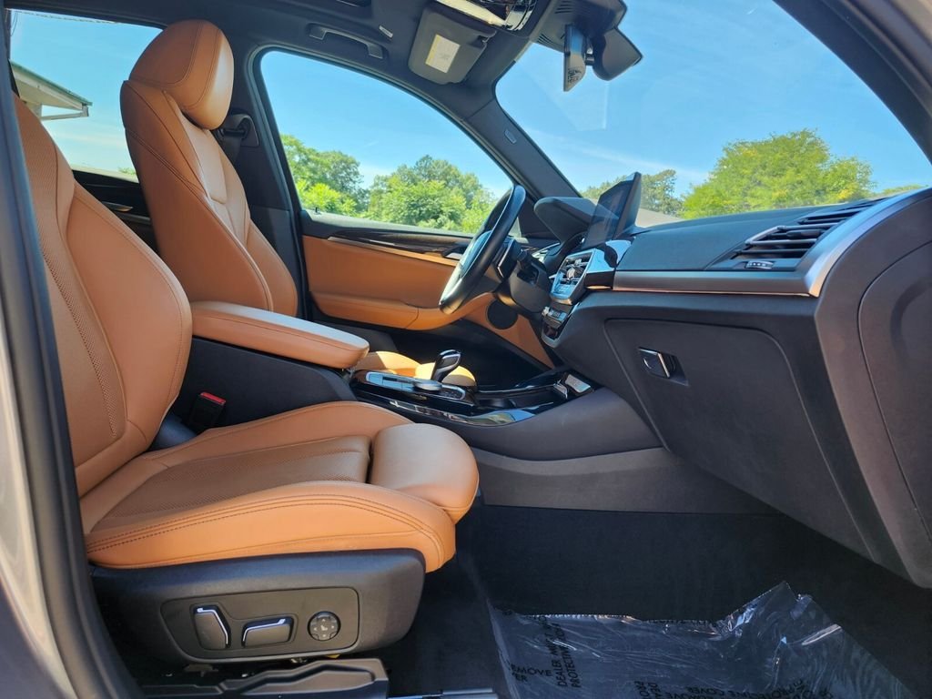 Used 2024 Gray BMW xDrive30i image 11