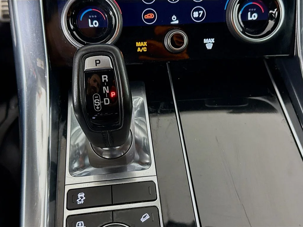 Used 2019 Ethereal Metallic Land Rover HSE Dynamic image 16