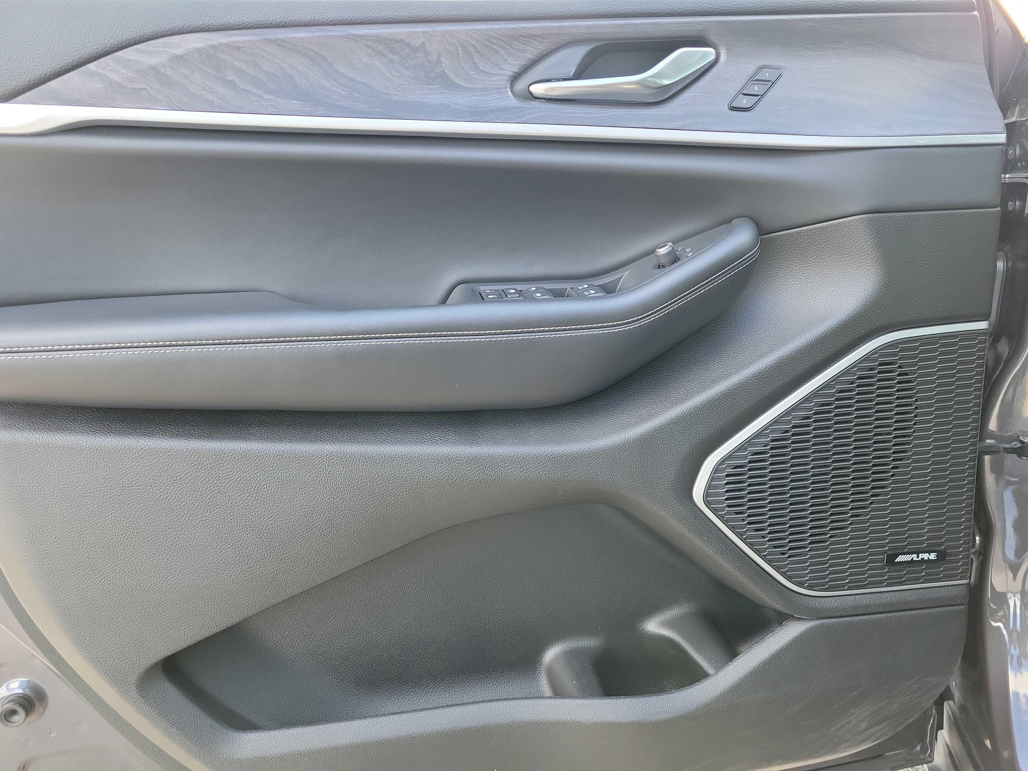 Used 2022 Baltic Gray Metallic Clearcoat Jeep Limited image 10