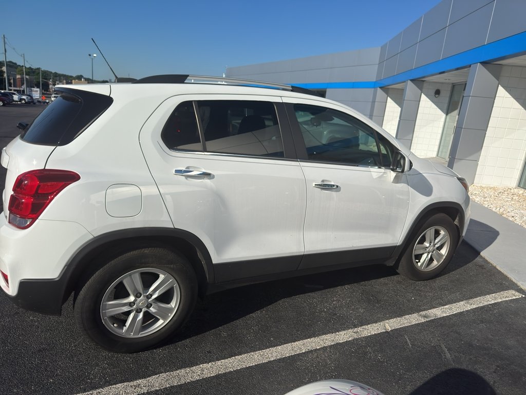 Used 2020 SUMMIT WHITE Chevrolet LT image 5