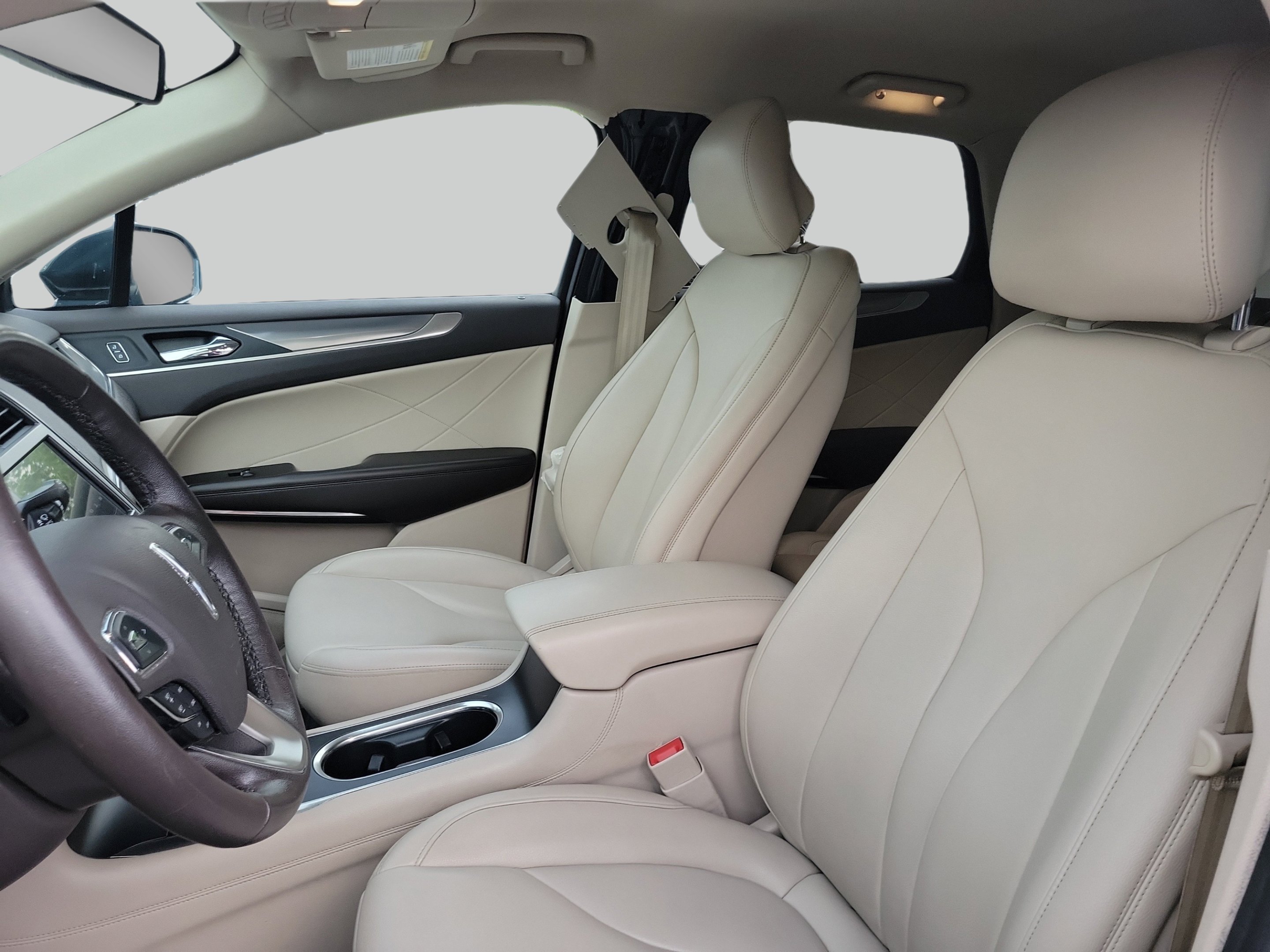 Used 2019 Sea Green Lincoln Standard image 22