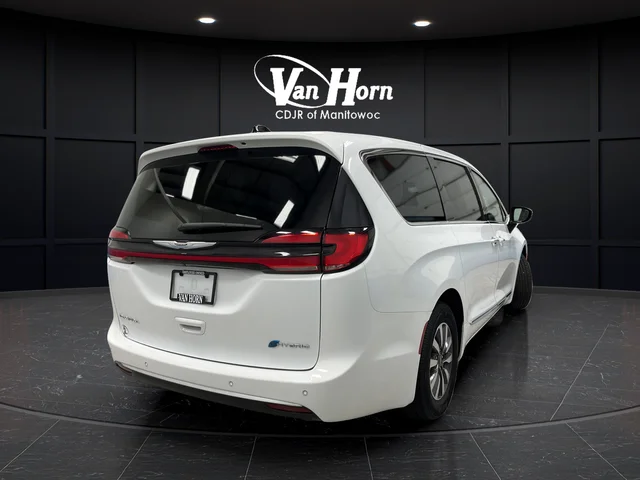 Used 2023 Bright White Clearcoat Chrysler Limited image 7