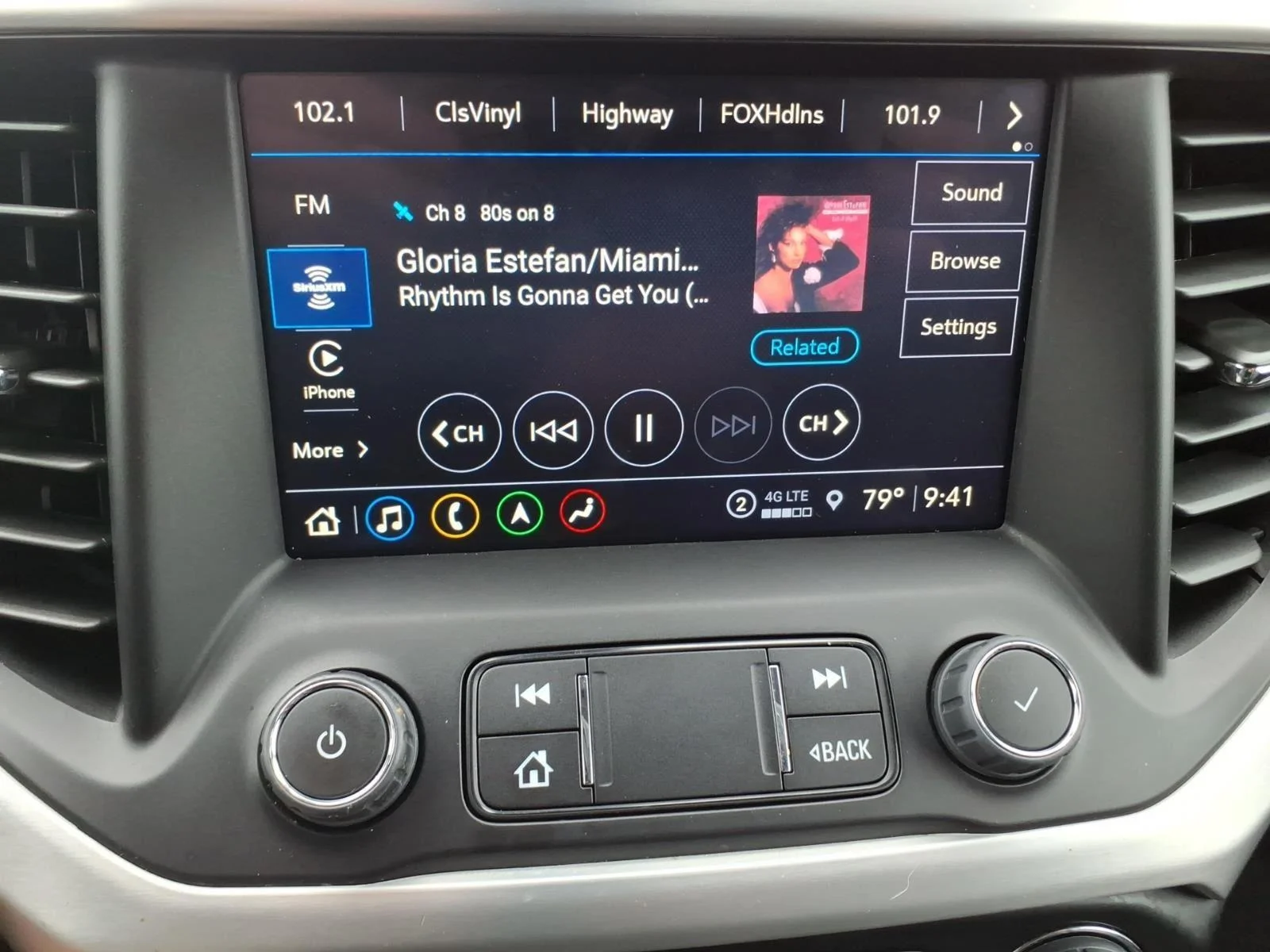2023 GMC Acadia SLT - Photo 24