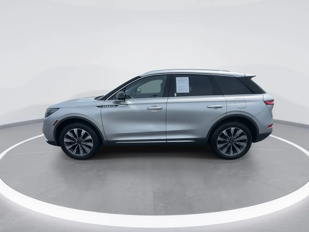 Used 2020 Silver Lincoln Reserve image 5