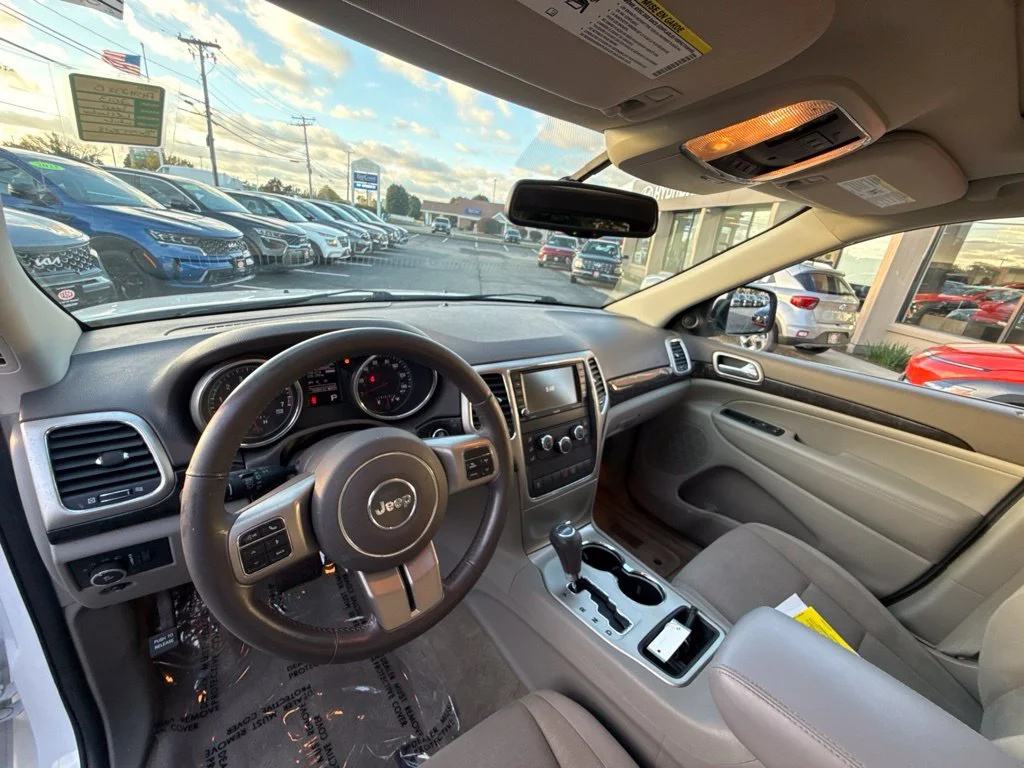 Used 2013 White Jeep Laredo image 18