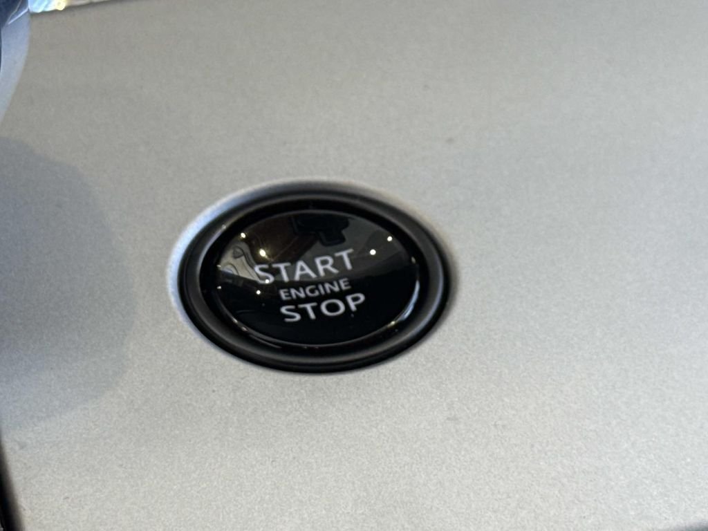 New 2026 Ethereal Frost Satin Land Rover SV Signature Suite image 13
