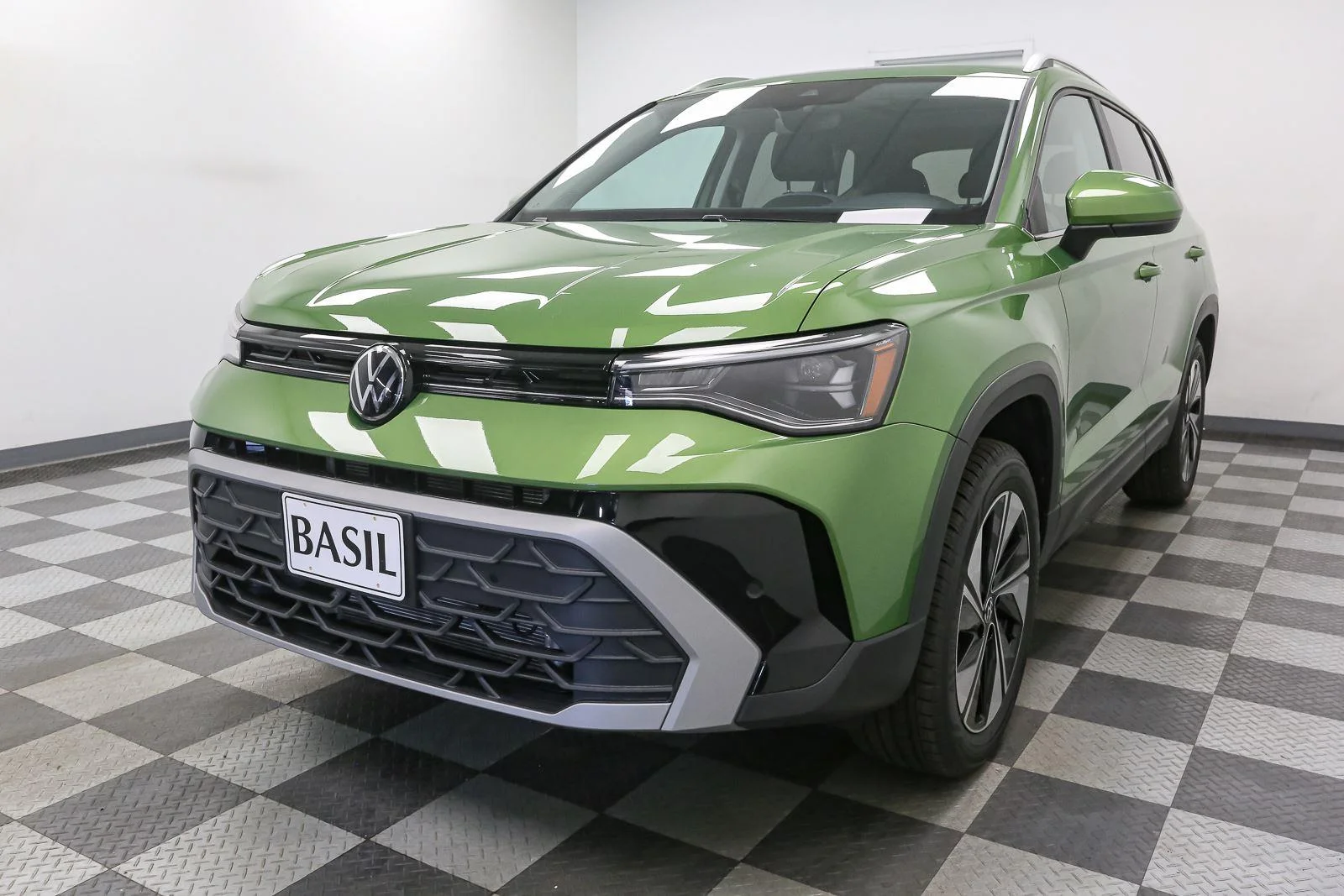 New 2026 Bright Moss Green Metallic Volkswagen SE image 4