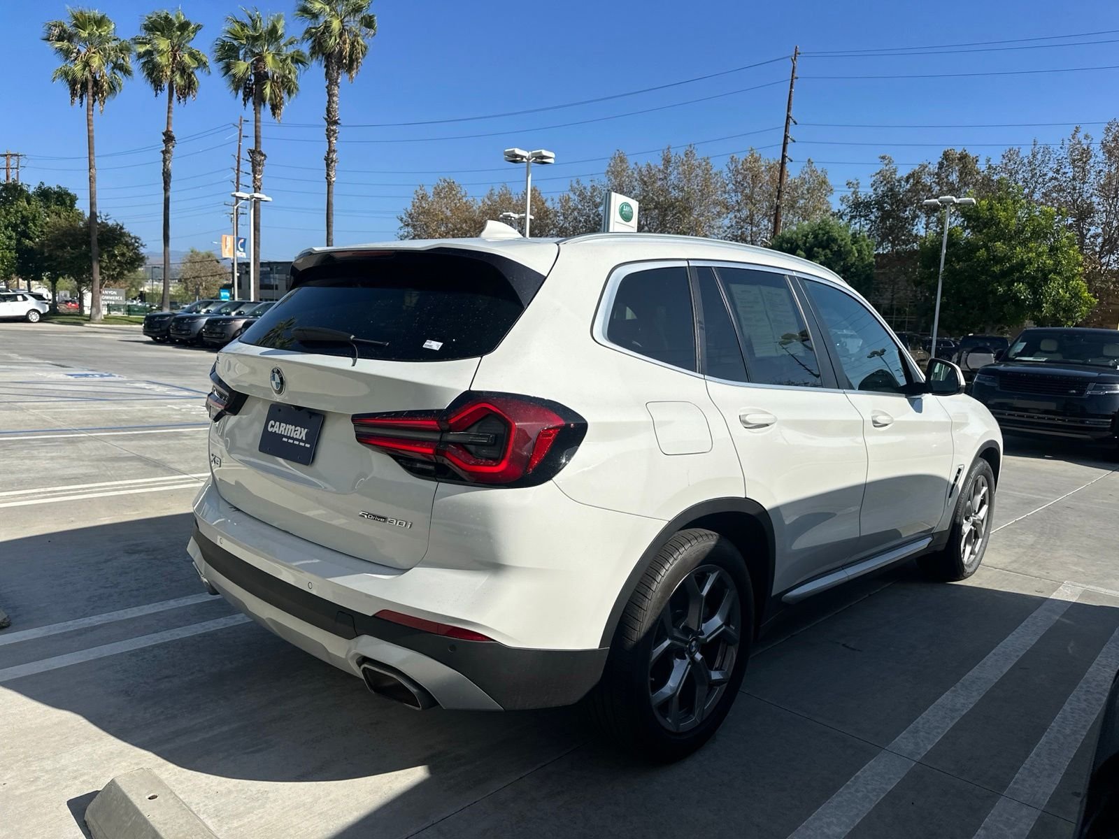 Used 2023 Alpine White BMW sDrive30i image 3