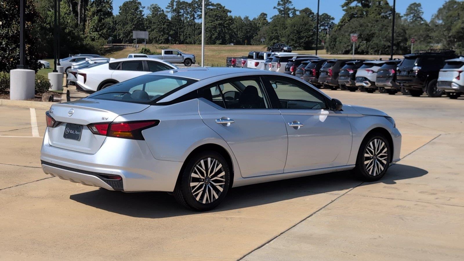 Used 2024 Brilliant Silver Metallic Nissan 2.5 SV image 8