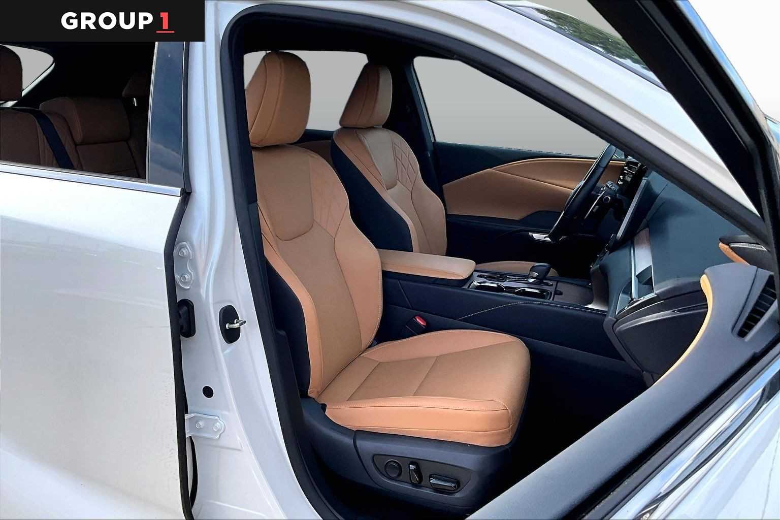 Used 2026 Eminent White Pearl Lexus Premium image 8