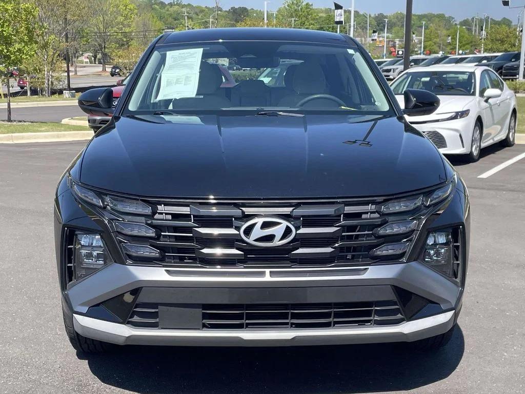 Certified Used 2025 Black Hyundai SE image 8