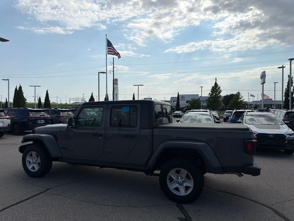 Used 2023 Gray Jeep Sport S image 6