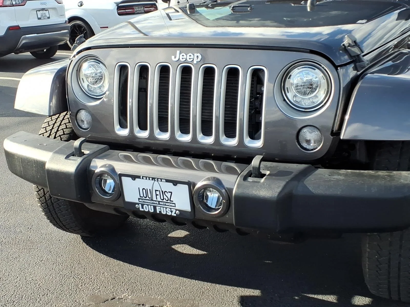 Used 2017 Granite Crystal Metallic Clearcoat Jeep Sahara image 30