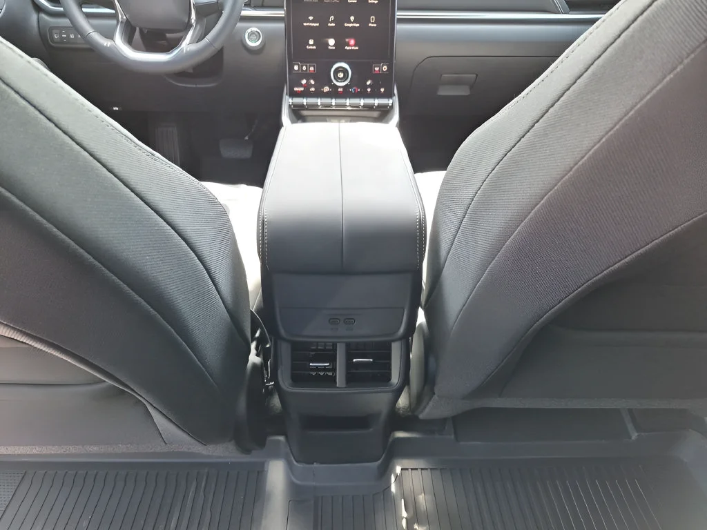 New 2027 Summit White GMC Elevation image 30