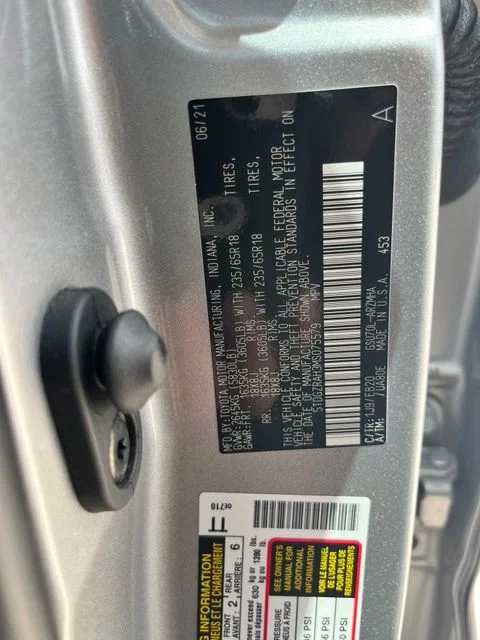 Used 2021 Silver Toyota XLE image 12