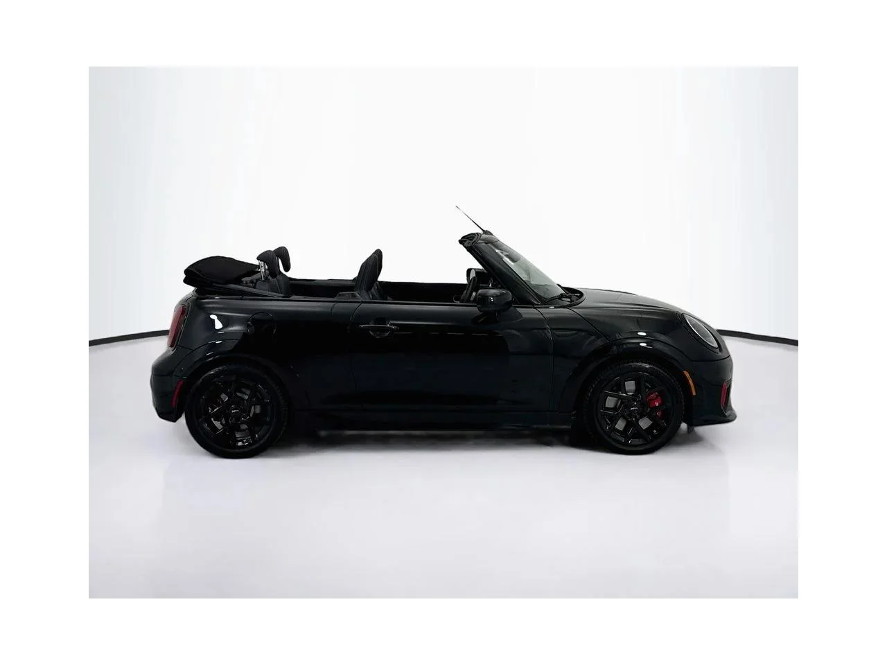 New 2026 Midnight Black II Metallic MINI ICONIC image 4