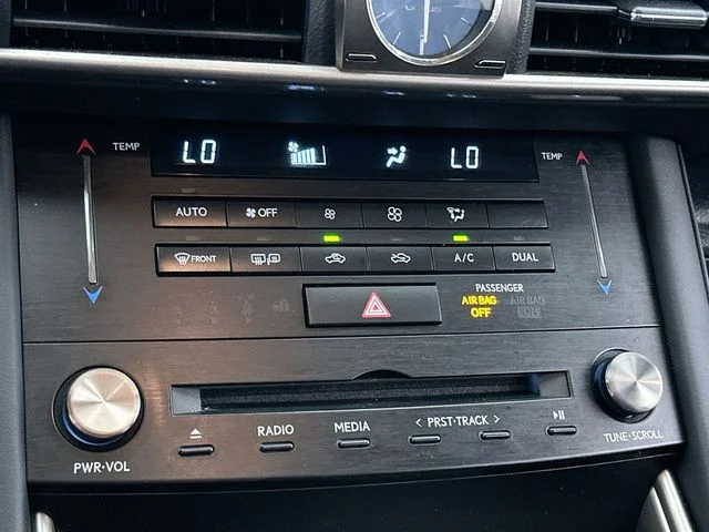 2018 Lexus IS 300 - Photo 25