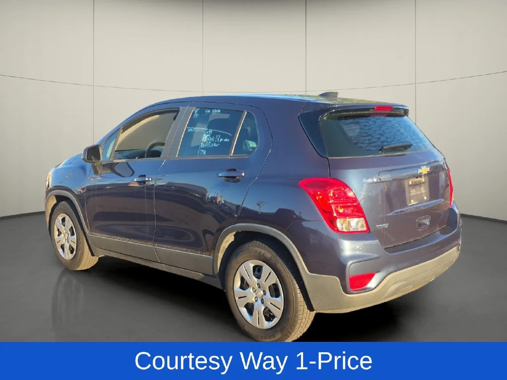 Used 2018 Blue Chevrolet LS image 5