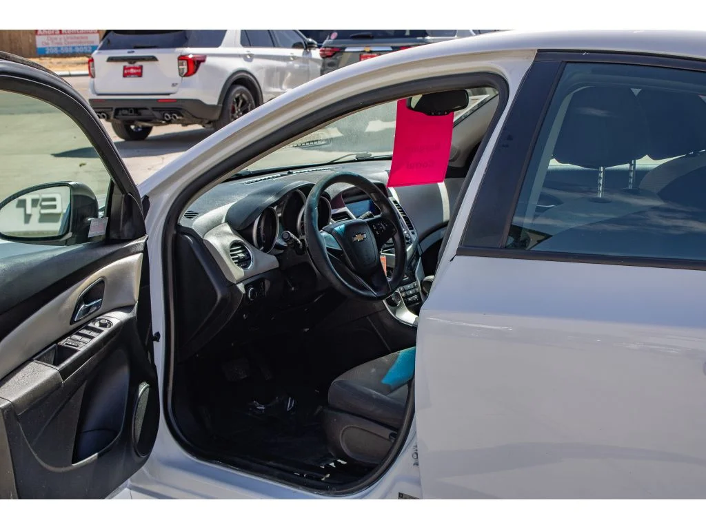 Used 2015 Summit White Chevrolet LS image 25