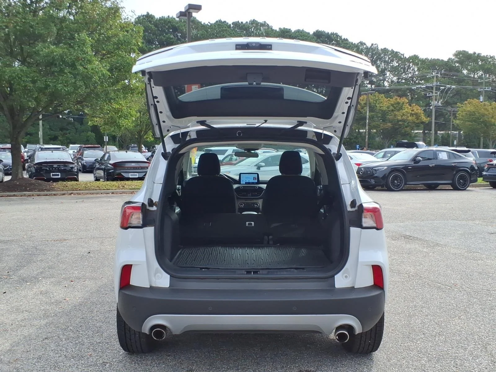 Used 2021 Oxford White Ford SE image 29