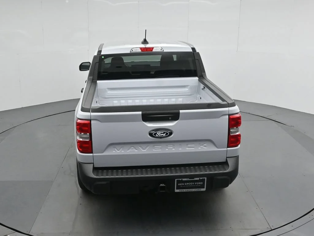 New 2026 Space White Metallic Ford XLT image 34