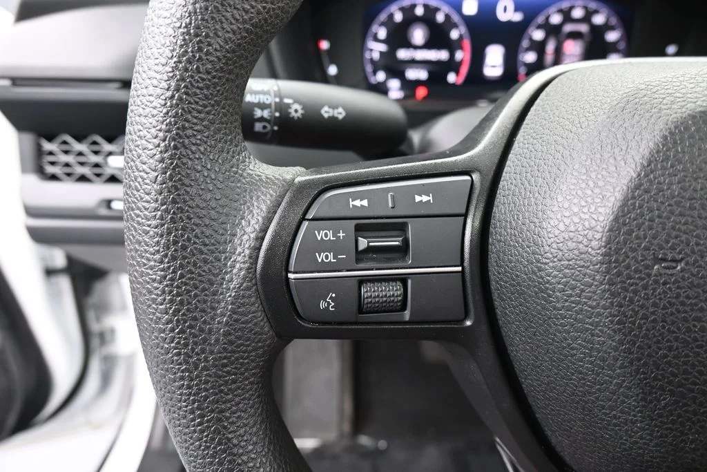 Used 2023 Platinum White Pearl Honda EX image 15