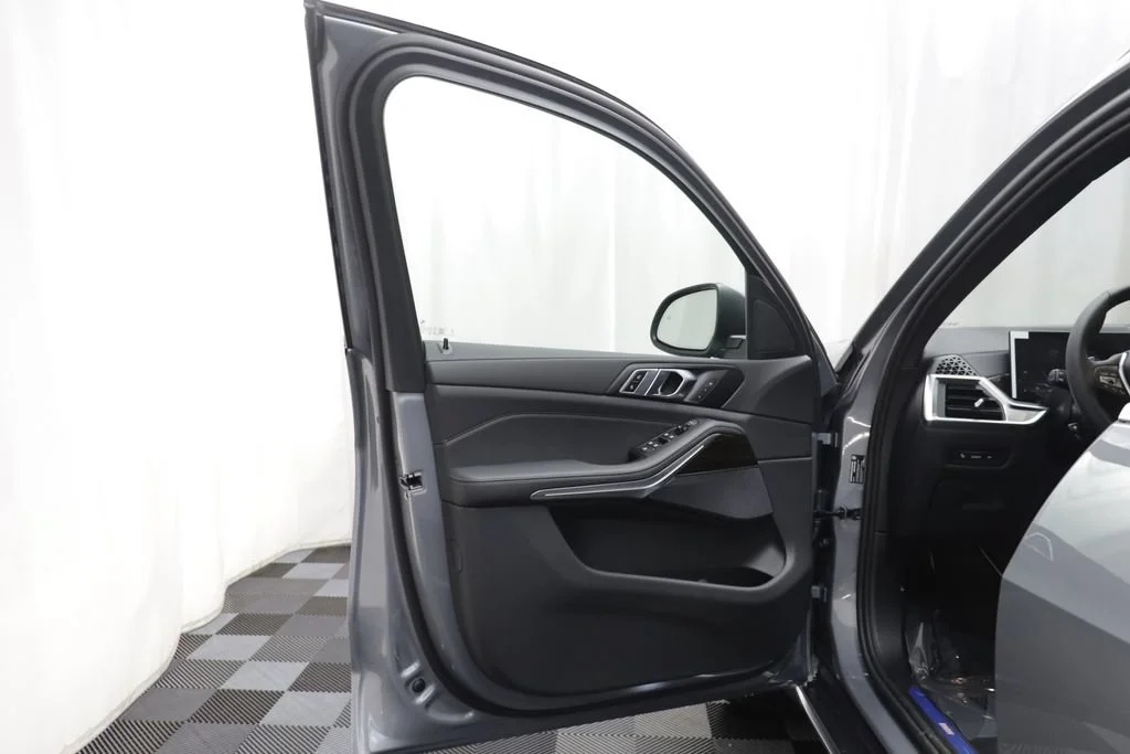 New 2026 SKYSCRAPER GREY BMW xDrive40i image 5