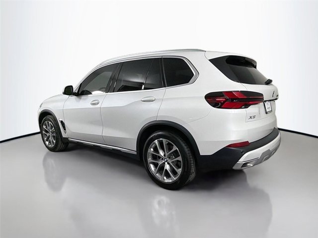 Used 2026 Mineral White Metallic BMW xDrive40i image 7