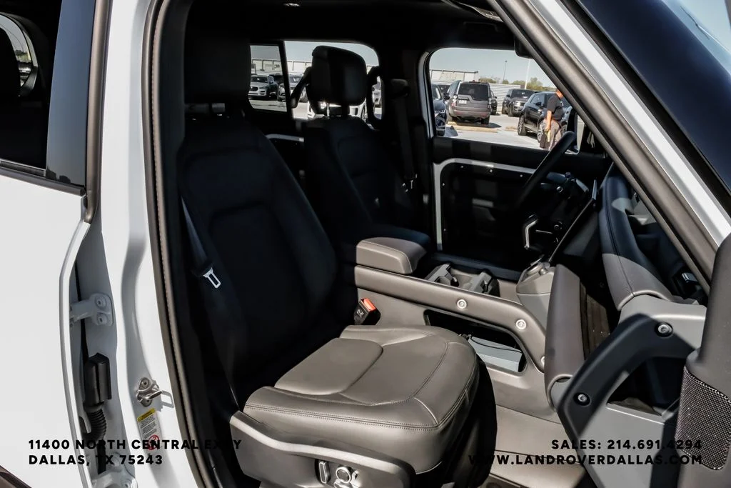 New 2026 Fuji White Land Rover X-Dynamic SE image 33