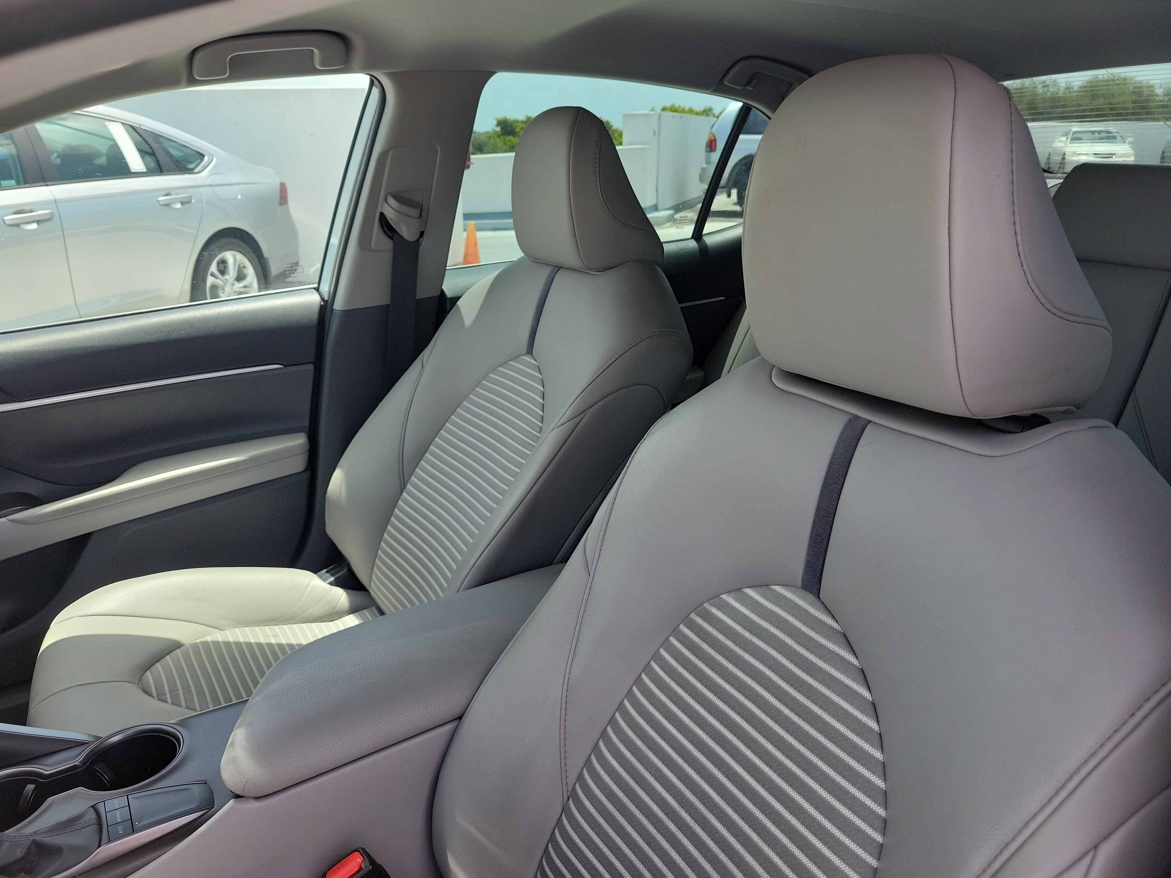 Used 2023 Ice Toyota SE image 19
