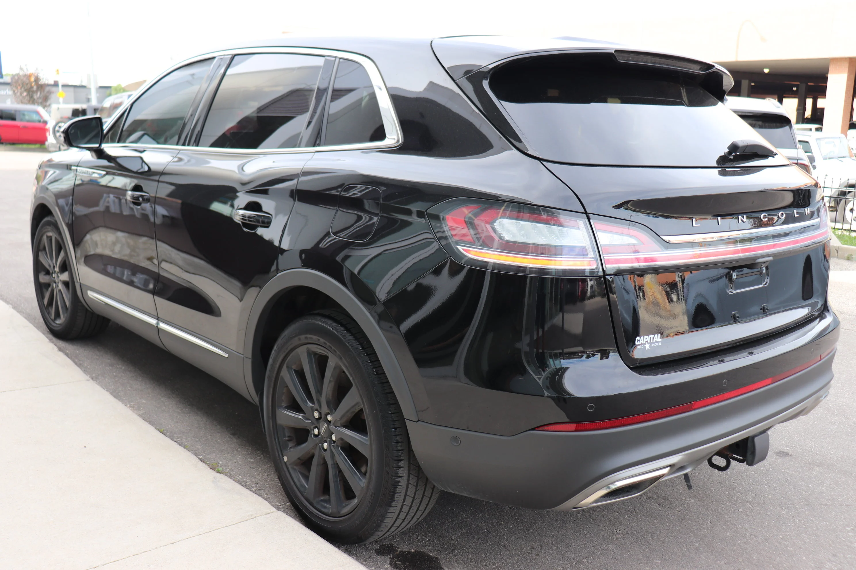 Used 2023 Black Lincoln Reserve image 4