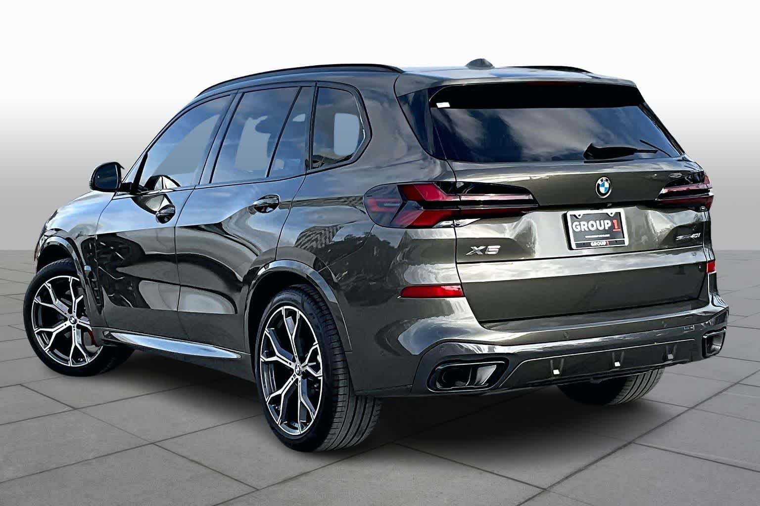 Used 2026 Manhattan Green Metallic BMW sDrive40i image 11