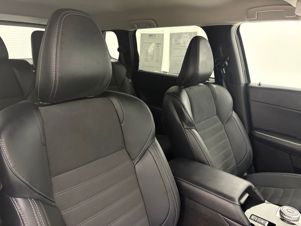 Used 2025 Gray Mitsubishi SE image 36