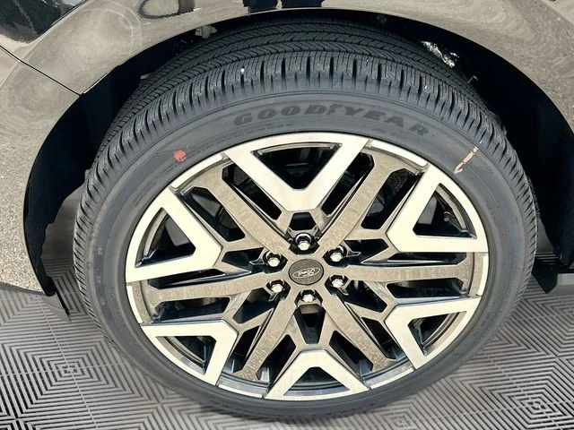 New 2026 Black Ford Platinum image 20