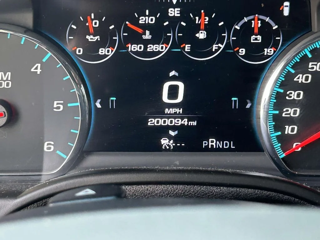 Used 2017 Silver GMC Denali image 24