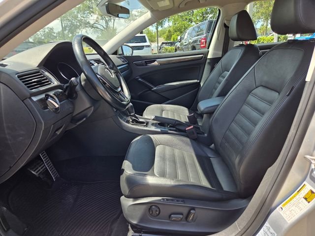 Used 2018 Silver Volkswagen 2.0T SEL Premium image 12