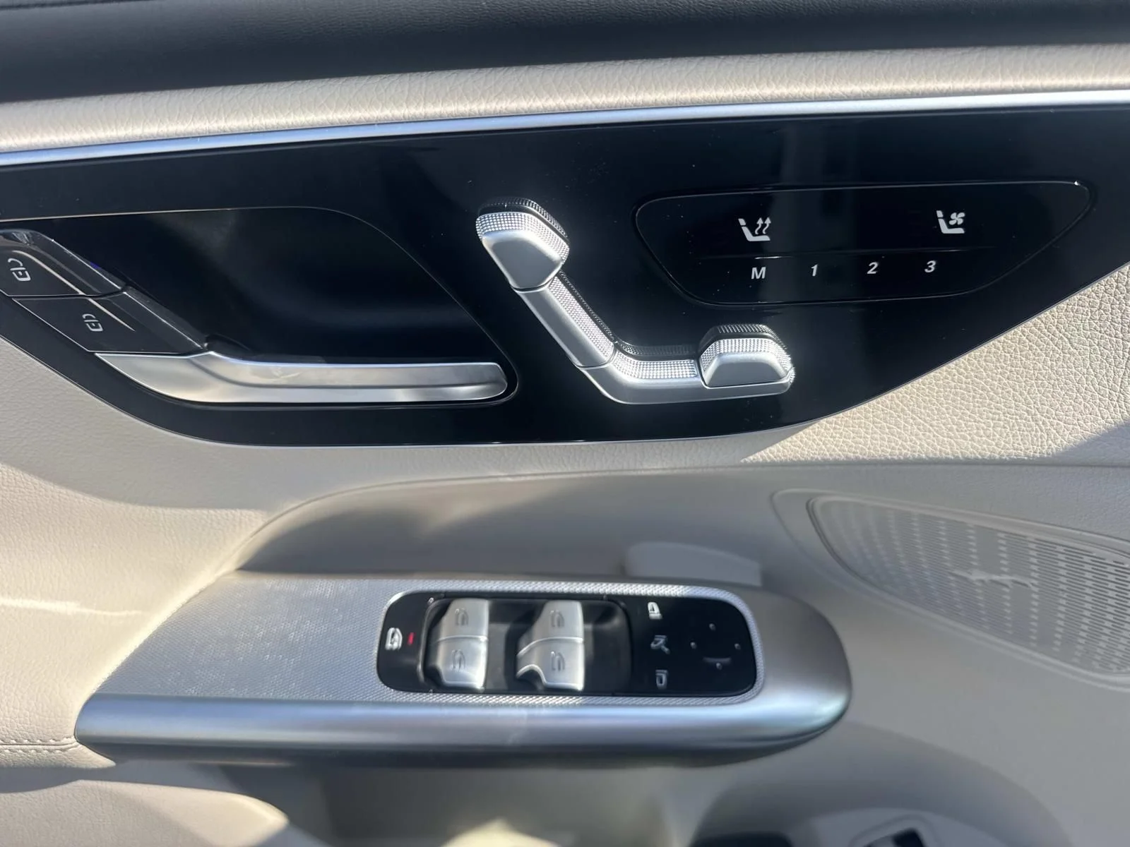 New 2026 White Mercedes-Benz GLC 300 image 14