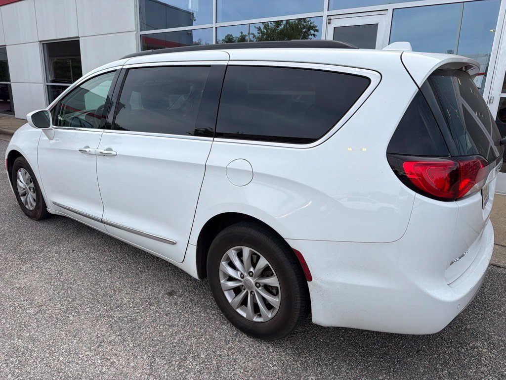 Used 2017 White Chrysler Touring L image 2