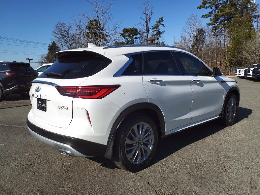 Used 2024 Radiant White INFINITI LUXE image 21