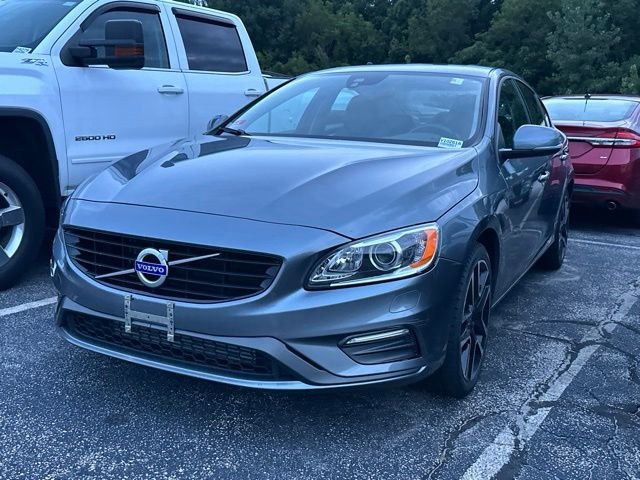 Used 2018 Gray Volvo T5 Dynamic image 3