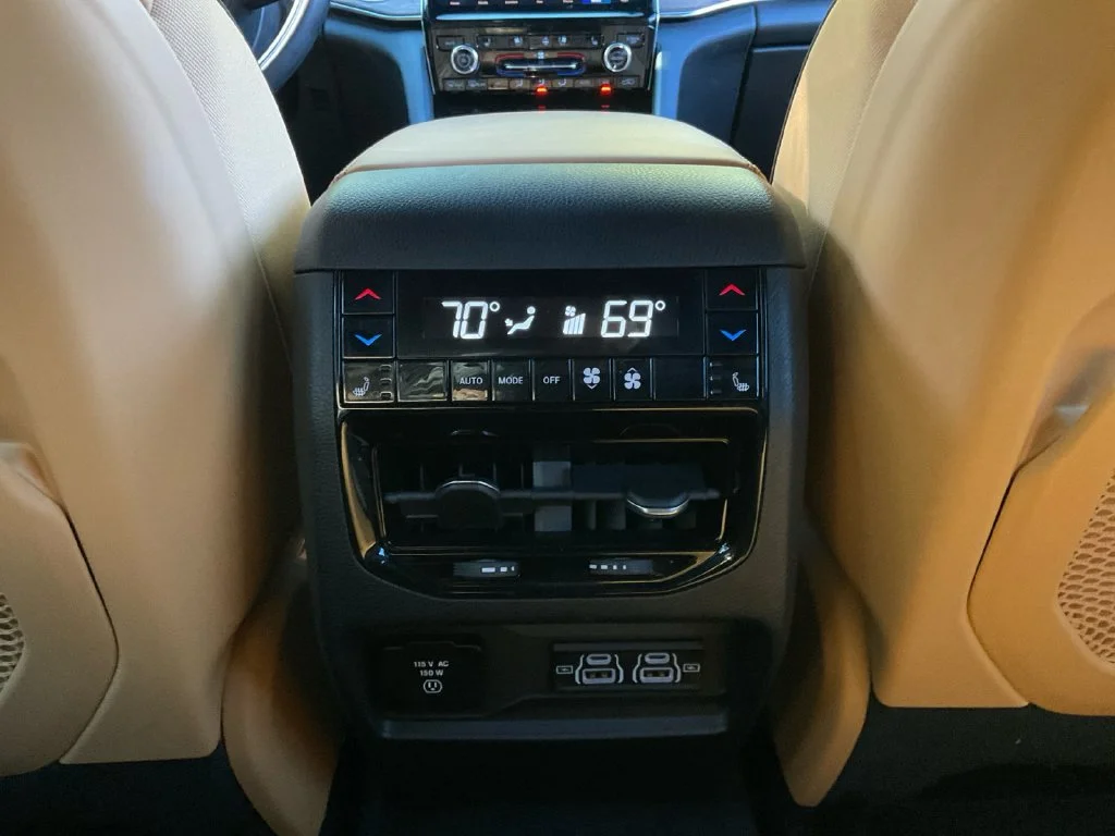 Used 2022 White Jeep Summit image 24