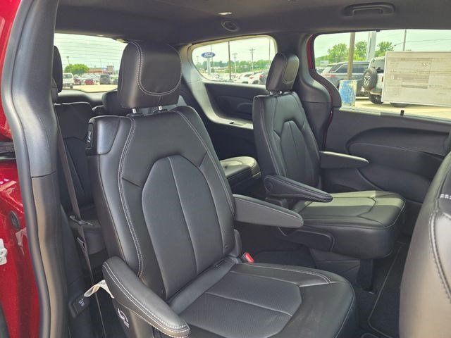 New 2027 Red Hot Pearl-Coat Exterior Paint Chrysler Select image 14