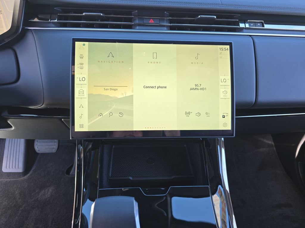 New 2026 Fuji White Land Rover SE image 21