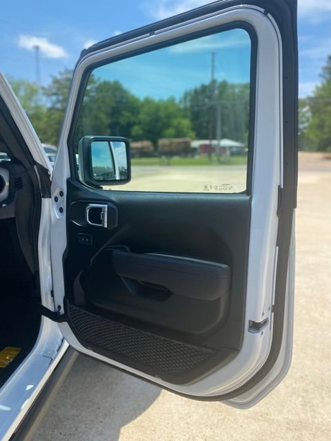New 2026 Bright White Clear-Coat Exterior Paint Jeep Willys image 12