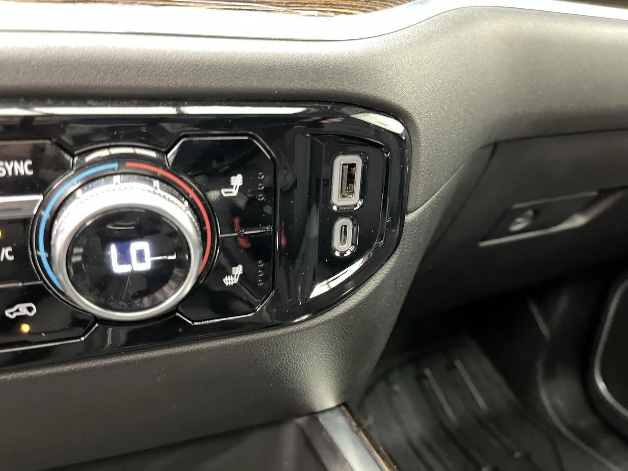 Used 2025 Sterling Metallic GMC Elevation image 26