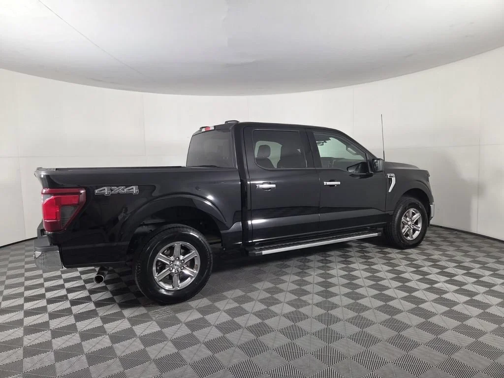 Used 2025 Black Metallic Ford XLT image 4