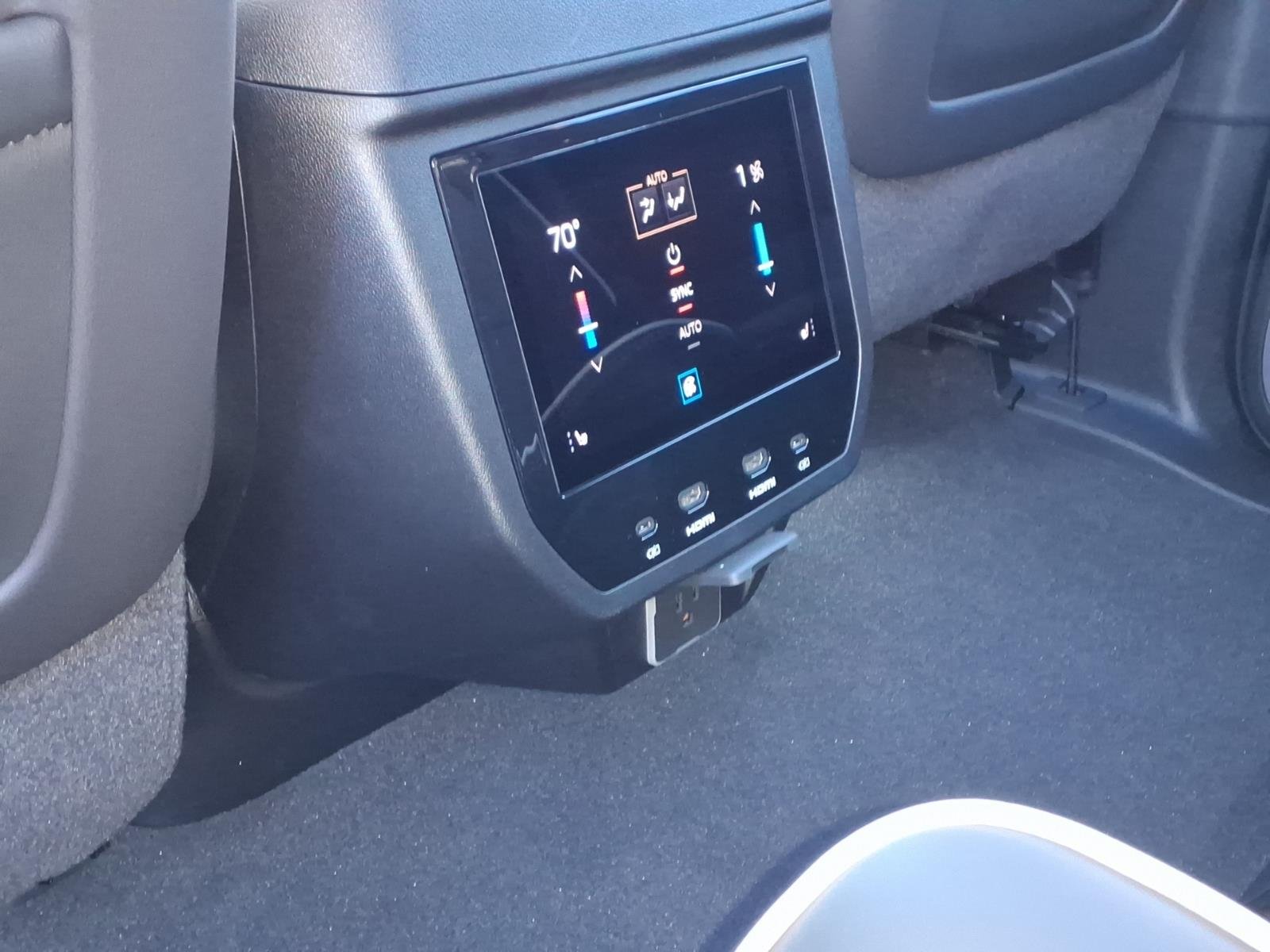 2026 GMC Yukon AT4 Ultimate - Photo 5