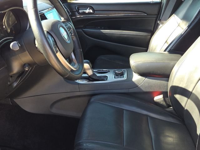 Used 2019 Silver Jeep Overland image 17